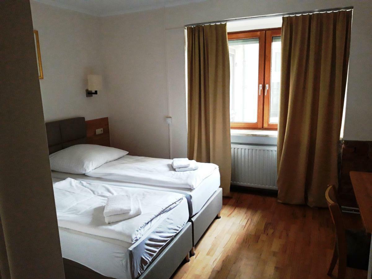 Lv Rooms & Apartments Am Luetzowplatz Berlin Exteriör bild